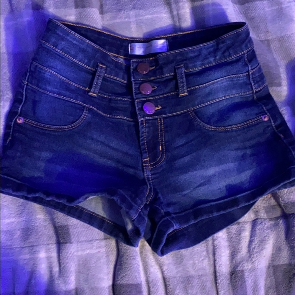dark blue shorts